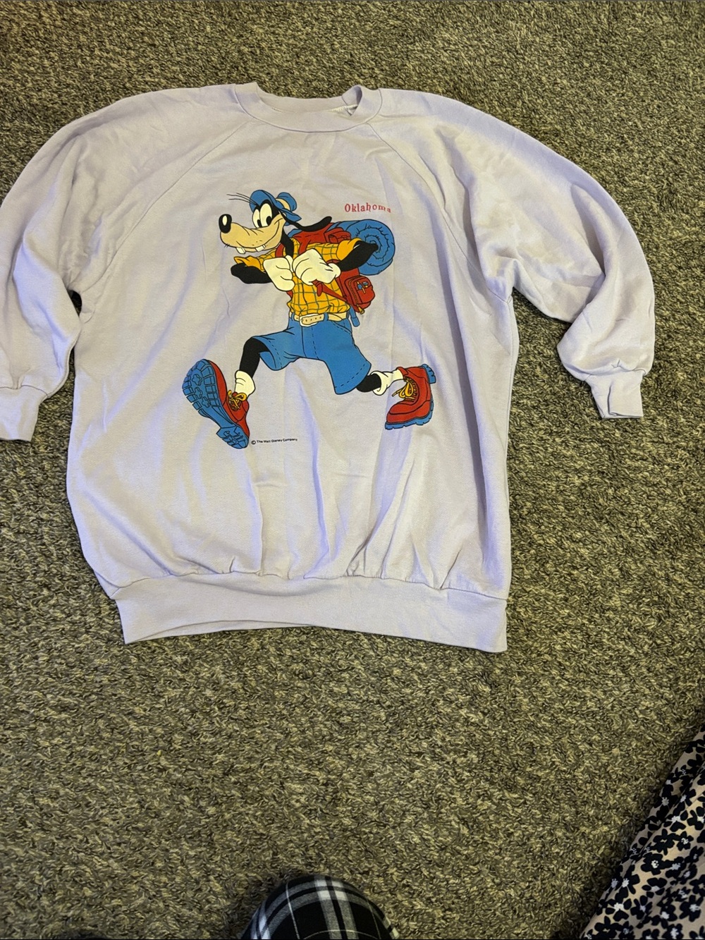 Sherry Walt Disney Company Oklahoma Goofy sweatshirt m/l lilac slight discolor